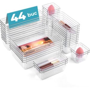 Set de 44 de organizatoare din plastic transparent pentru sertare, ideale pentru cosmetice, birou sau bucătărie.